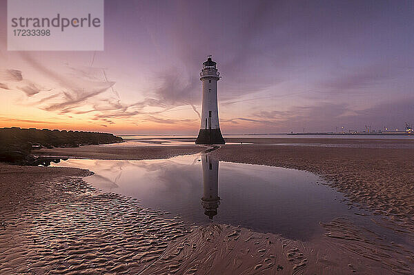 Sonnenuntergang am Perch Rock Lighthouse  New Brighton  Cheshire  England  Vereinigtes Königreich  Europa