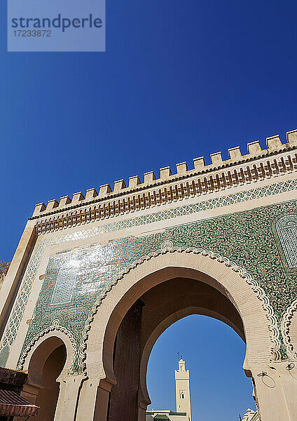 Bab Bou Jeloud Tor zur alten Medina in Fes  Region Fez-Meknes  Marokko  Nordafrika  Afrika