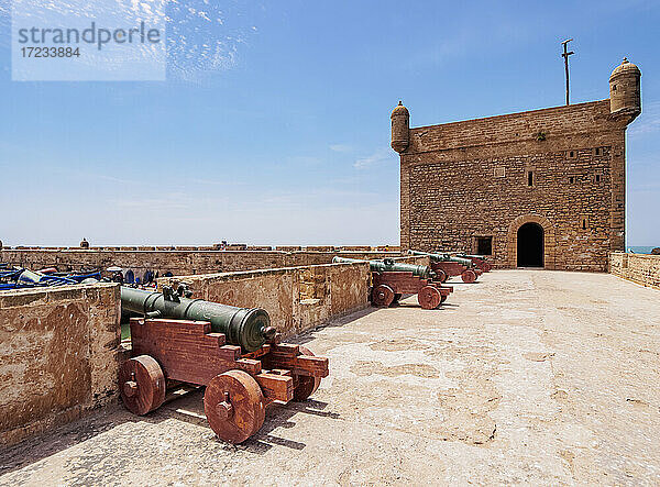 Kanonen an der Stadtmauer und Zitadelle am Scala-Hafen  Essaouira  Region Marrakesch-Safi  Marokko  Nordafrika  Afrika