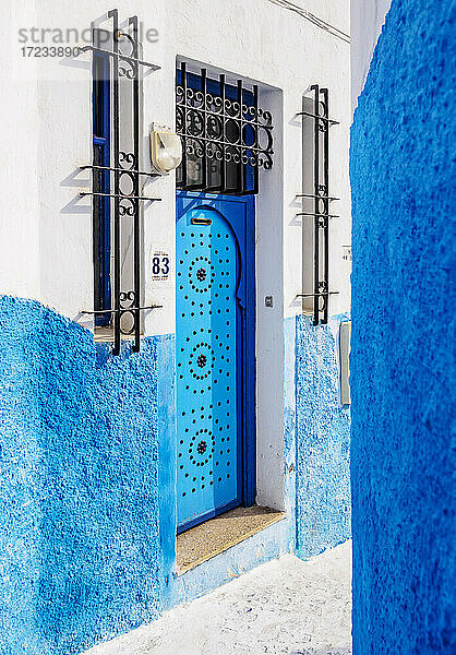 Blaue Straße in der Kasbah der Udayas  Rabat  Region Rabat-Sale-Kenitra  Marokko  Nordafrika  Afrika