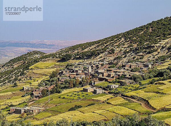 Dorf Tizi Ait Barka im Atlasgebirge  Region Marrakesch-Safi  Marokko  Nordafrika  Afrika