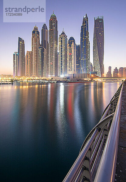 Sonnenaufgang in Dubai Marina  Dubai  Vereinigte Arabische Emirate  Naher Osten