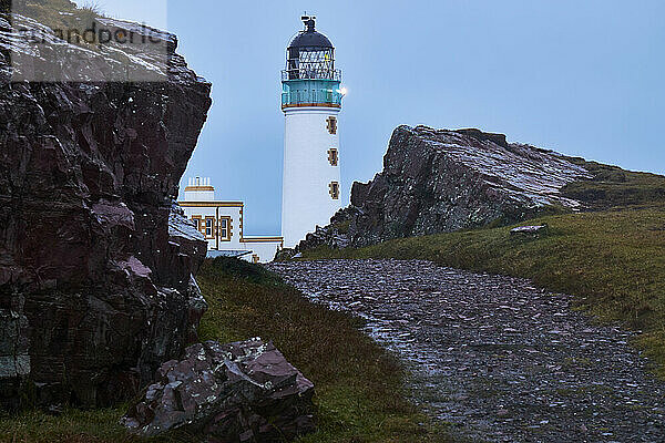 Ein Weg  der zum Leuchtturm Rua Reidh führt  in der Nähe von Gairloch  Wester Ross  Schottland  Vereinigtes Königreich  Europa