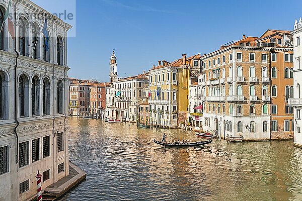 Canal Grande mit Gondel  Venedig  Venetien  Italien  Europa