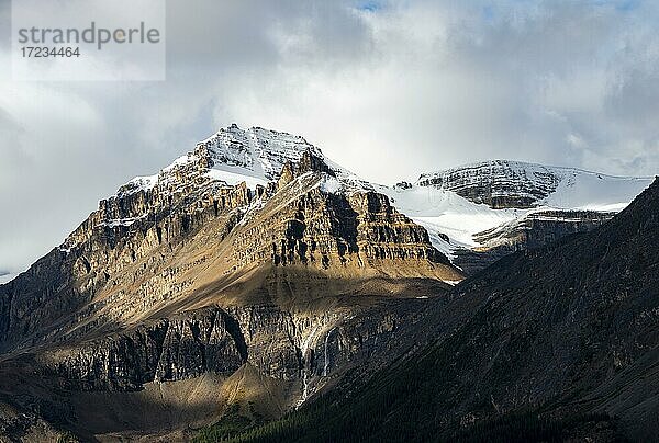 Blick auf Peyto Peak  Banff National Park  kanadische Rocky Mountains  Alberta  Kanada  Nordamerika