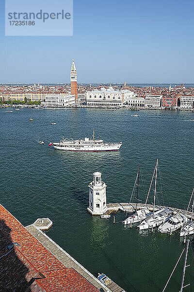 Blick auf Venedig mit Markusplatz  Venetien  Italien  Europa