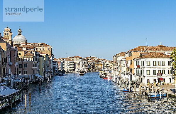 Canal Grande  links Kirche Chiesa di San Geremia  Venedig  Venetien  Italien  Europa