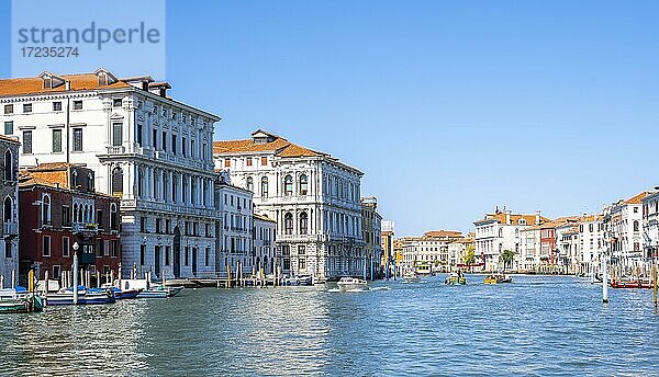 Canal Grande  Palazzo Donà und Palast Ca' Pesaro  Venedig  Venetien  Italien  Europa