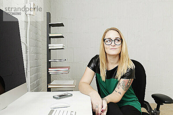 Porträt einer Geschäftsfrau im Designbüro