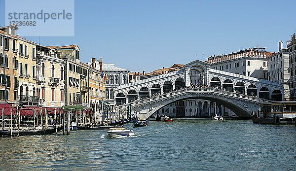 Rialto Brücke über den Canal Grande  Venedig  Region Venetien  Italien  Europa