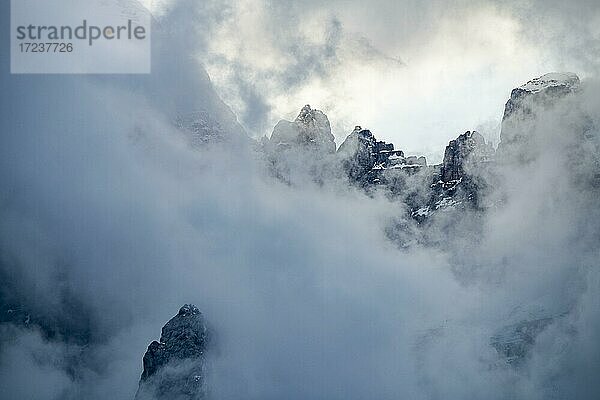 Verschneiter Gipfel der Civetta Gruppe  Zoldo Alto  Val di Zoldo  Dolomiten  Italien  Europa