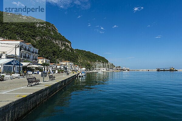 Der Hafen von Karlovasi  Samos  Griechenland  Europa