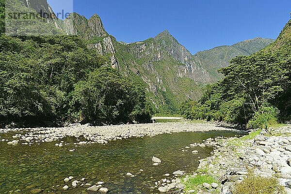 Landschaft am Rio Urubamba  Machu Picchu  Provinz Urubamba  Peru  Südamerika