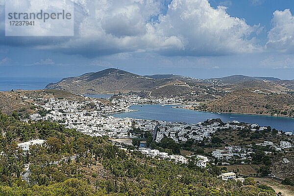 Aussicht über Patmos und die Stadt Skala  Patmos  Griechenland  Europa