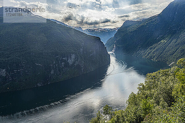 Norwegen  More og Romsdal  Blick auf den Geirangerfjord