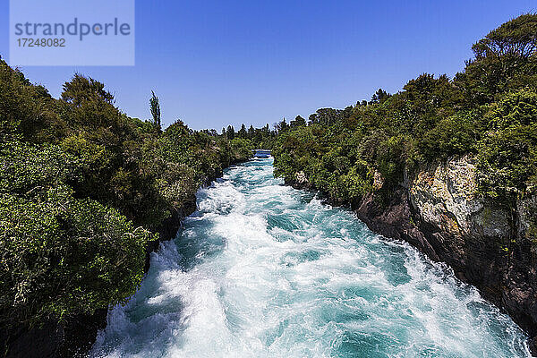 Huka Falls am Waikato River im Sommer