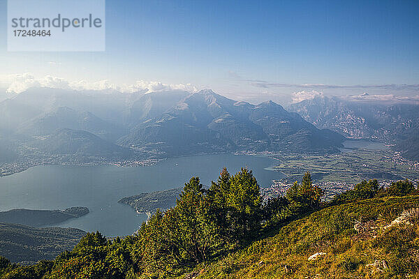 Italien  Lombardei  Panoramablick vom Gipfel des Monte Legnoncino am Comer See