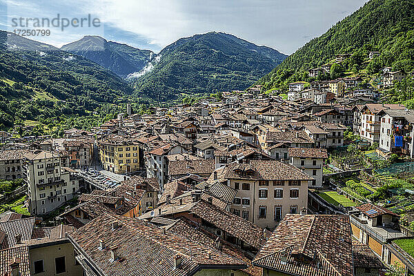Häuser und Wohngebäude in Bagolino  Provinz Brescia  Lombardei  Italien