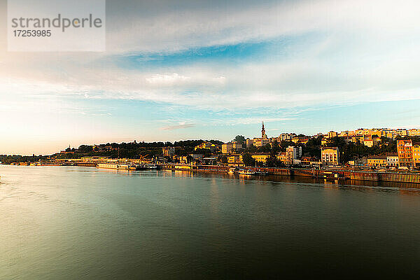 Blick auf die Stadt Belgrad an der Donau