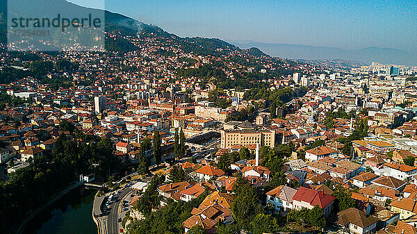 Luftaufnahme des Stadtbilds von Sarajevo