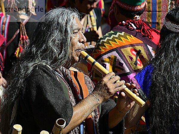 Inti Raymi  Fest der Sonne  Flötenspieler beim Umzug der Inka  Cusco  Peru  Südamerika