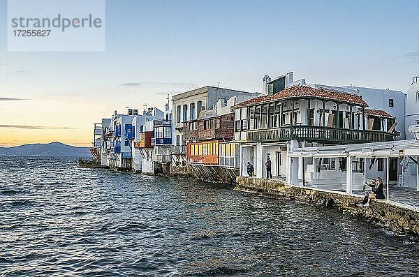 Weiße Häuser am Meer  Klein-Venedig  Chora  Mykonos Stadt  Mykonos  Kykladen  Griechenland  Europa