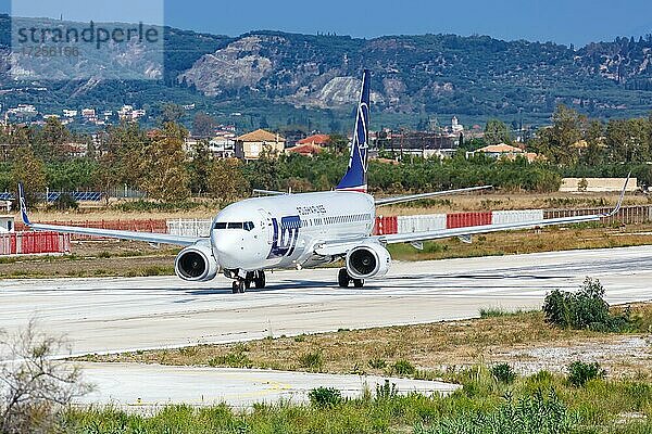 Eine Boeing 737-800 der LOT Polish Airlines mit dem Kennzeichen SP-LWG auf dem Flughafen Zakynthos  Griechenland  Europa
