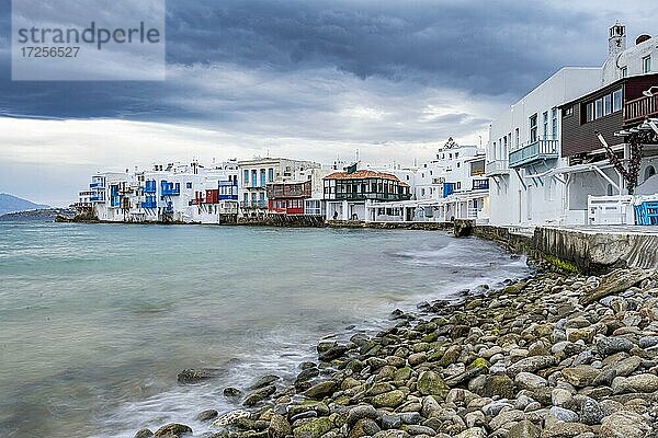 Weiße Häuser am Meer  Klein-Venedig  Chora  Mykonos Stadt  Mykonos  Kykladen  Griechenland  Europa