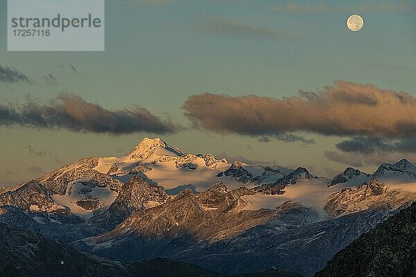 Vollmond über Gipfel der Ötztaler Wildspitze  Sölden  Ötztal  Tirol  Österreich  Europa