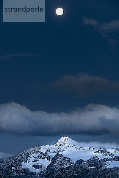 Vollmond über Gipfel der Ötztaler Wildspitze  Sölden  Ötztal  Tirol  Österreich  Europa