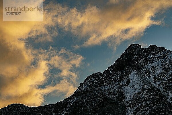 Sonnenaufgang über Ötztaler Alpen  Sölden  Ötztal  Tirol  Österreich  Europa