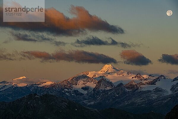 Vollmond über Gipfel der Ötztaler Wildspitze  Sölden  Ötztal  Tirol  Österreich  Europa