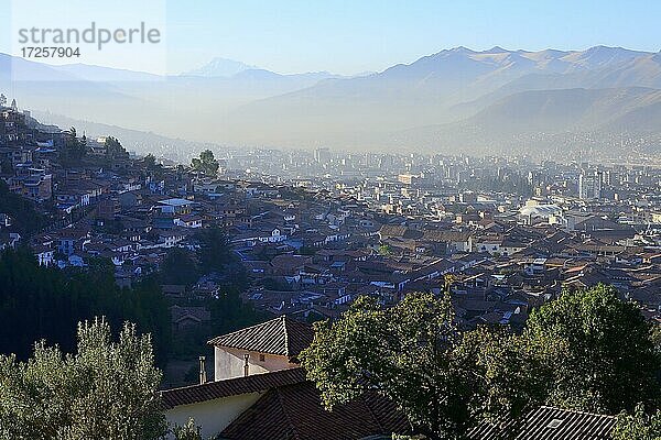 Dunst über der Neustadt  Cusco  Peru  Südamerika