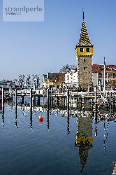 Seepromenade  Hafenplatz  Alter Leuchtturm  Mangturm oder Mangenturm  im Hafen  Bodensee  Insel Lindau  Lindau am Bodensee  Schwaben  Deutschland  Europa