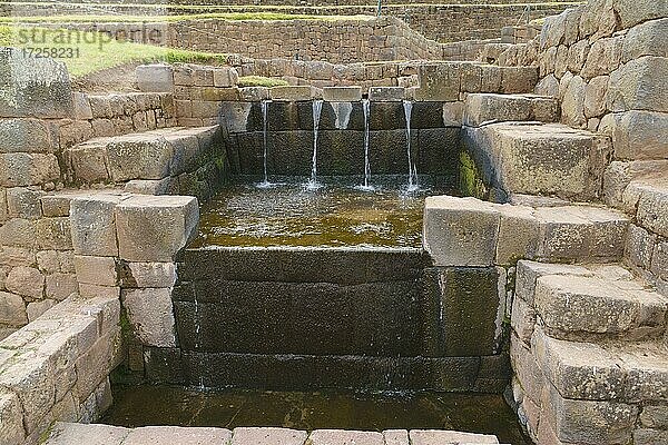 Wasserkaskade in Tipón  Ruinenanlage der Inka  Region Cusco  Peru  Südamerika