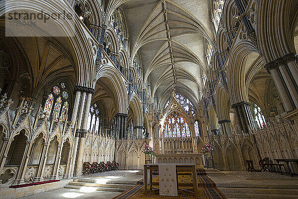 Der Engelschor und Hochaltar der Kathedrale von Lincoln aus dem 14. Jahrhundert  Lincoln  Lincolnshire  England  Vereinigtes Königreich  Europa