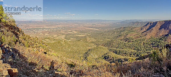 Nachmittagsansicht von der Spectator Area auf dem Mingus Mountain bei Jerome  Arizona  Vereinigte Staaten von Amerika  Nordamerika
