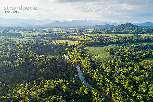 Rapidan River  der von den Shenandoah Mountains in das zentrale Virginia fließt  Virginia  Vereinigte Staaten von Amerika  Nordamerika