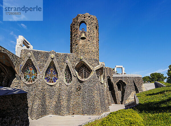 Unvollendete Antoni Gaudi Kirche  UNESCO Weltkulturerbe  Colonia Guell  Katalonien  Spanien  Europa