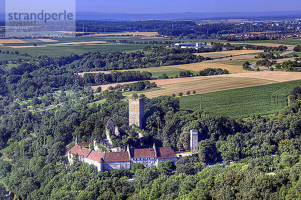Luftaufnahme der Burg Guttenberg in Haßmersheim im Neckartal  UNESCO-Global-Geopark Bergstraße-Odenwald  Baden-Württemberg  Bergstraße  Odenwald  Süddeutschland  Deutschland  Europa.