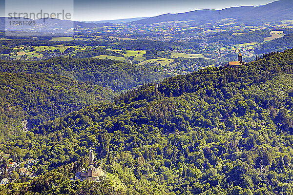 Luftaufnahme von Wachenburg und Windeck auf dem Wachenberg in Weinheim  UNESCO-Global-Geopark Bergstraße-Odenwald  Baden-Württemberg  Bergstraße  Odenwald  Süddeutschland  Deutschland  Europa.