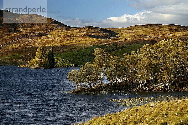 Loch Ness  See  Monadhliath Mountains  Highlands  Hochland  Schottland  Großbritannien  Europa