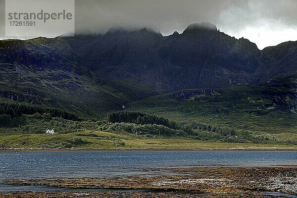 Loch Slapin  Blick von Beinn Na Cro  Cullin Berge  Isle of Skye  Skye  Innere Hebriden  Hebriden  Highlands  Hochland  Schottland  Großbritannien  Europa