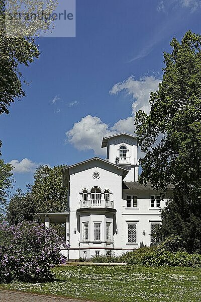 Haus Schönhausen  historische Villa im Schönhausenpark  Krefeld  Nordrhein-Westfalen  Deutschlanbd