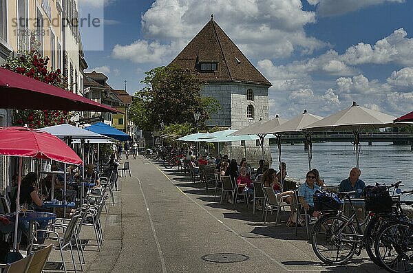 Bars  Cafés und Restaurants  Landhausquai  Landhaus  Uferpromenade der Aare  Solothurn  Schweiz  Europa