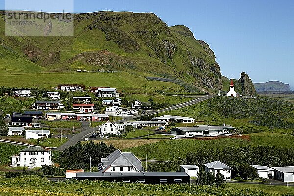 Reynisfjall  Häuser  Ortsansicht  Vík  Südküste  Island  Europa