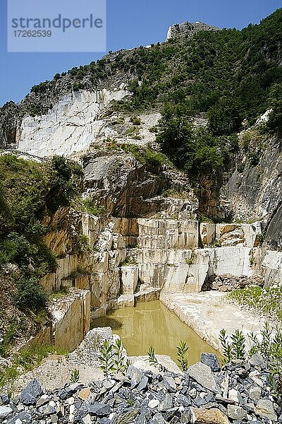 Terrassenförmig angelegte Felswand in Tagebau-Carrara-Marmorminen oder Steinbrüchen  Colonnata carrara  Toskana  Italien  Europa