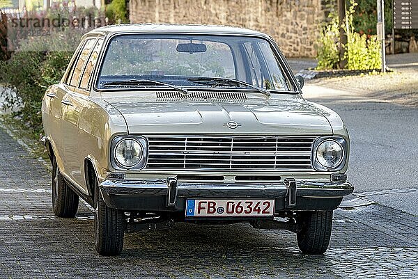 Oldtimer Opel Kadett Typ B  Baujahr ab 1965  L  4-türige Limousine  Deutschland  Europa