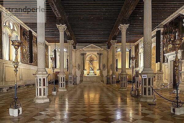 Eingangshalle  Scuola Grande di San Rocco  prunkvolles Kunstmuseum  Werke von Renaissancekünstler Tintoretto  Venedig  Venetien  Italien  Europa
