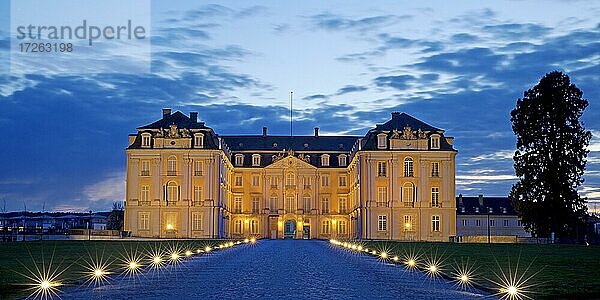 Schloss Augustusburg am Abend  UNESCO-Welterbe  Brühl  Rheinland  Nordrhein-Westfalen  Deutschland  Europa